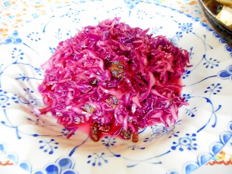 紫キャベツとレーズンのサラダ